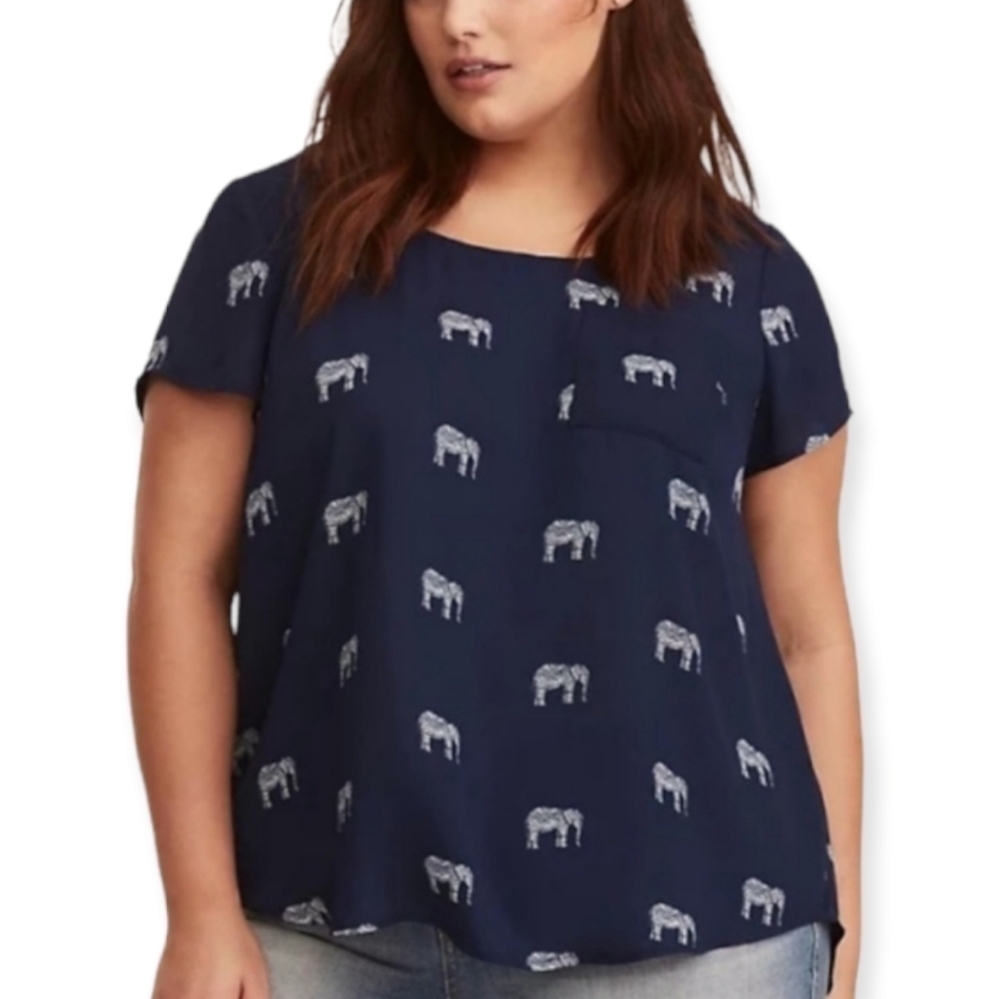 𝅺Torrid Elephant Back Button Top
